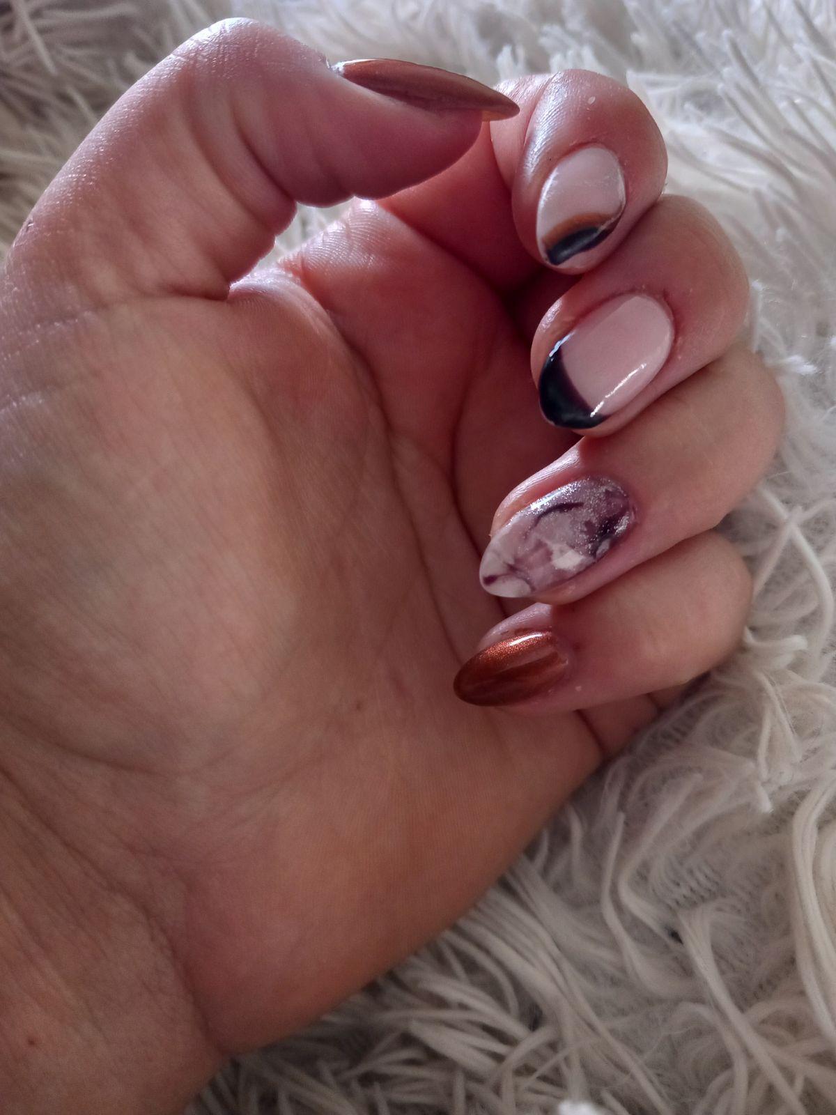Pose de gel avec nail art à Roanne